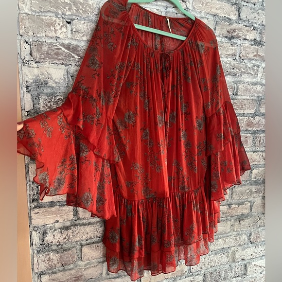 Free People Gorgeous layered dress, slip dress underneath with adjustable straps - Picture 4 of 12